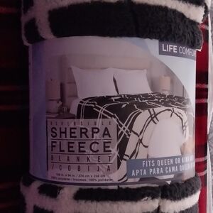 Black and White Sherpa Fleece Blanket